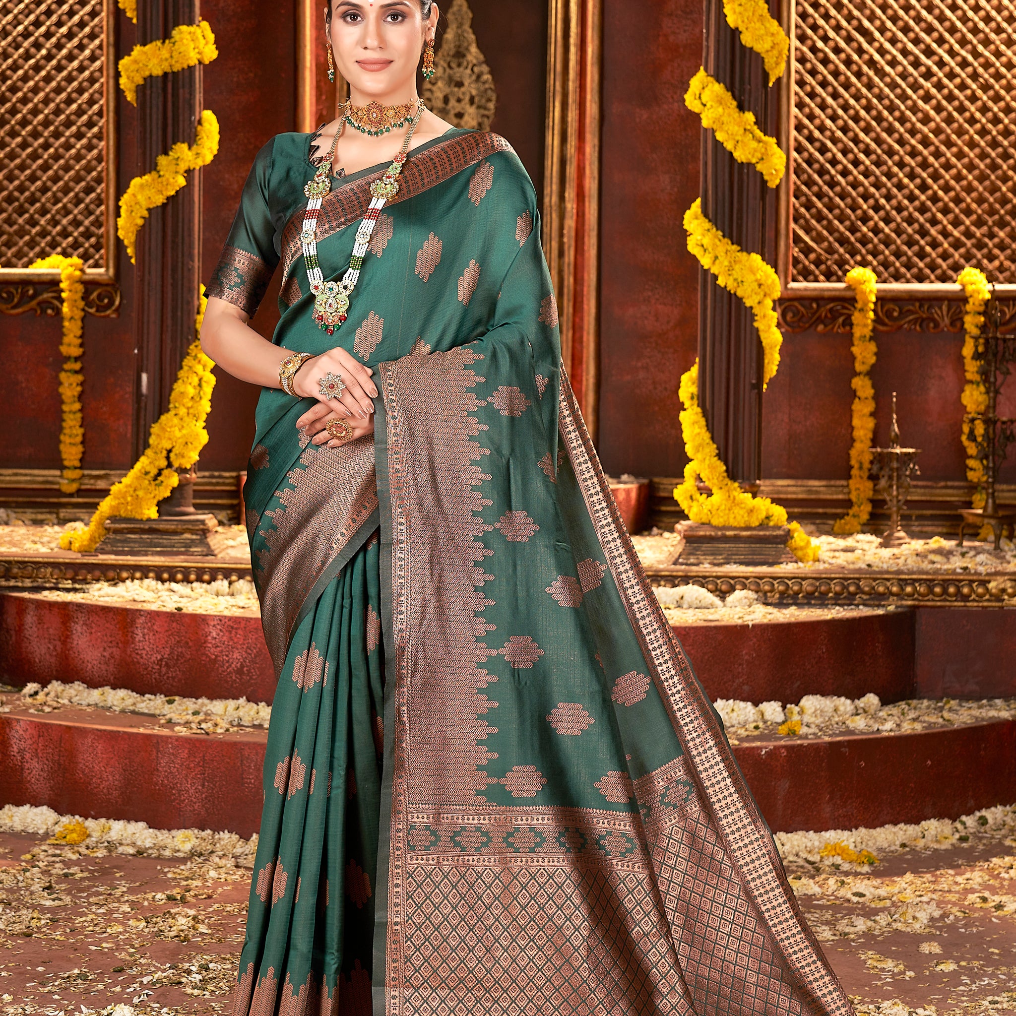 COOL CLOTH Kanjivarm Banrasi Silk Saree With Unstitched Blouse Piece (Green)